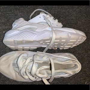 White nike huaraches